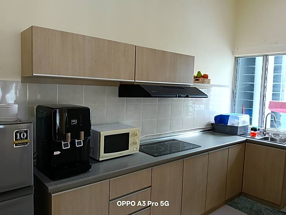 Sekinchan HighView Penthouse 15pax 5R5B 顶层公寓 看海 看稻田景