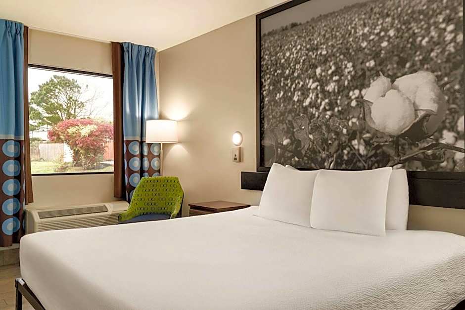 Super 8 by Wyndham Ocean Springs Biloxi