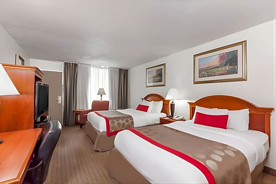 Iberia House & Suites