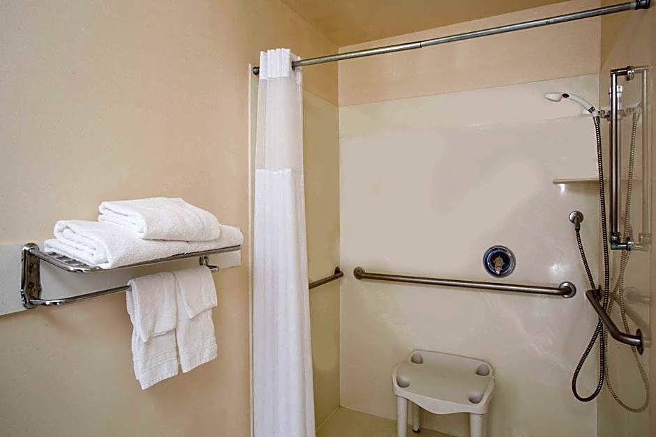 Ramada by Wyndham Draper