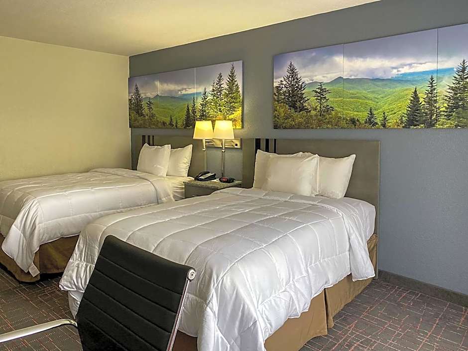 Clarion Pointe - Greensboro Coliseum Area