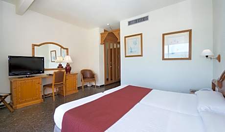 Double or Twin Room with Partial Sea View