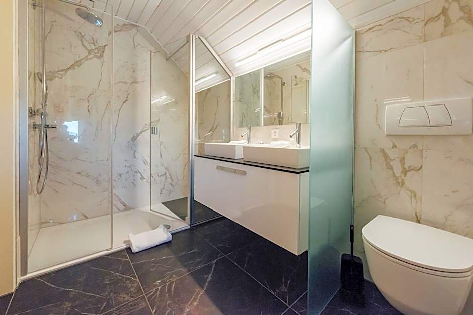 Photo 1 of 4 of Suite