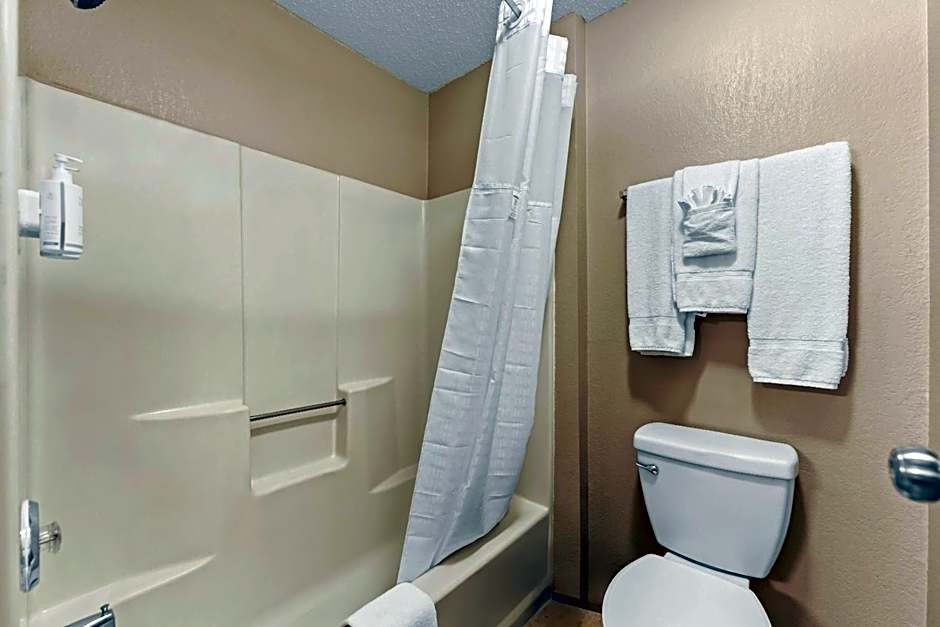 Super 8 by Wyndham Elgin