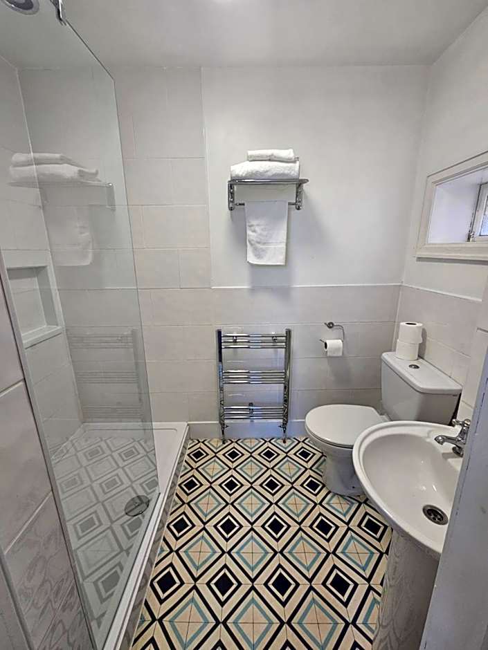 Rivelyn Hotel Bar & Restaurant