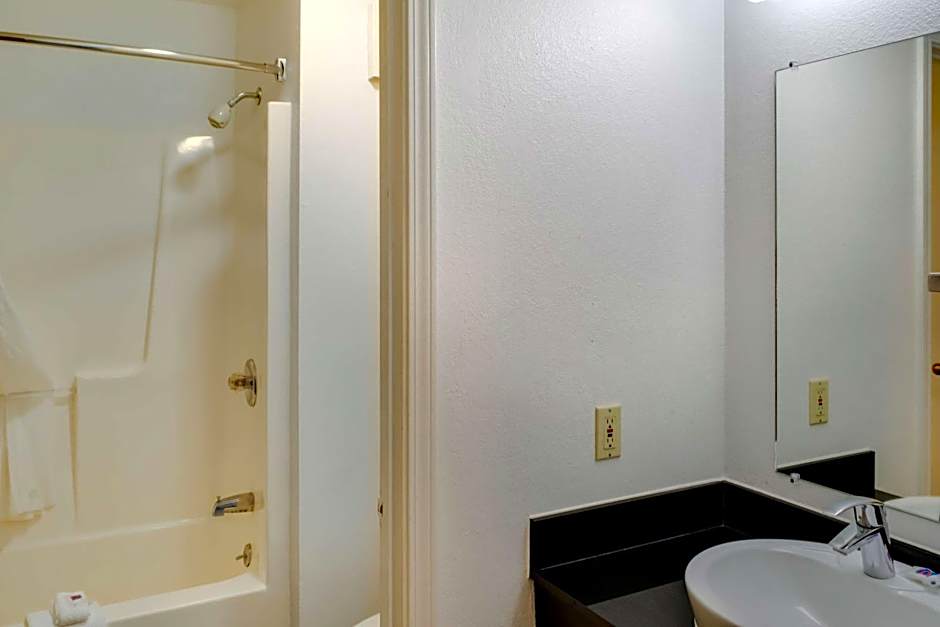 Motel 6-Richmond, IN