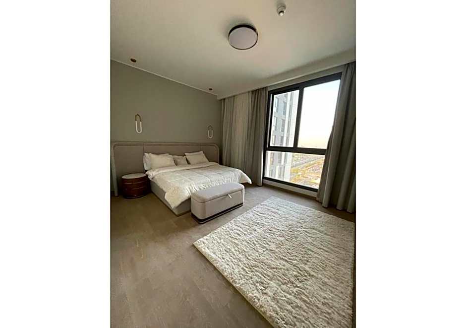 Deluxe Furnished Apartment in Mall Of Arabia Towers , AEON 1407