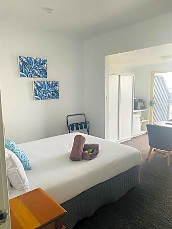 Queen Room with Bay View - Ground Floor