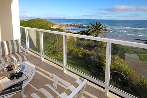 Hermanus Beachfront Lodge