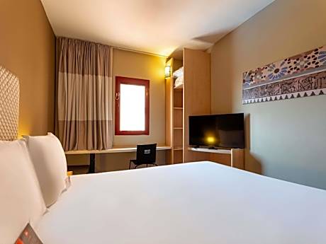 Standard Room with 1 Double Bed, Mountain View