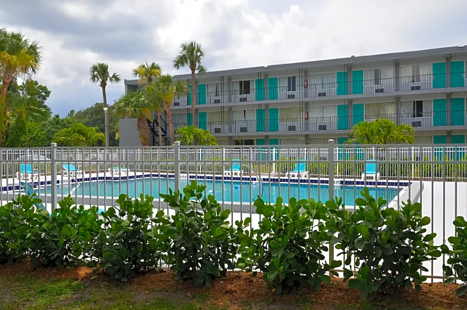 Altamonte Springs Hotel and Suites