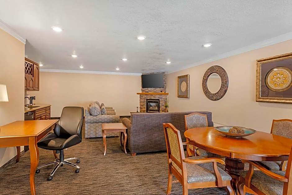 Best Western Plus Landmark Inn
