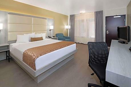 Deluxe King Room with Mobility/Hearing Impaired Access - Non-Smoking