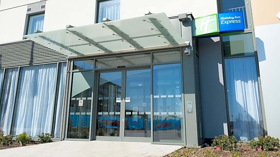 Holiday Inn Express Aberdeen Airport By IHG