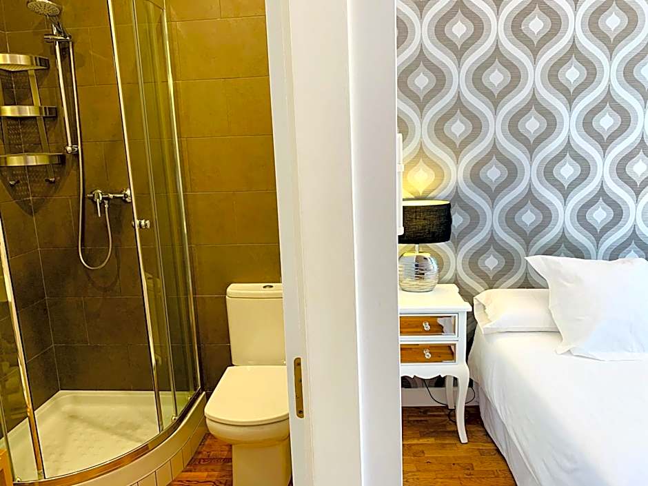 Super Balmes Guest House