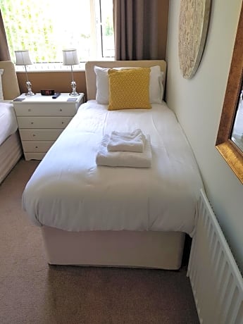 Twin Room with Private Bathroom