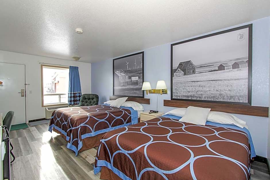 Super 8 by Wyndham Three Hills AB