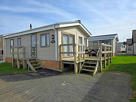 Castaways Holiday Park