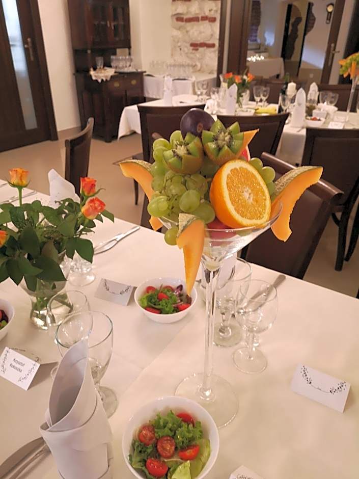 Dworek Złoty Róg Hotel i Restauracja