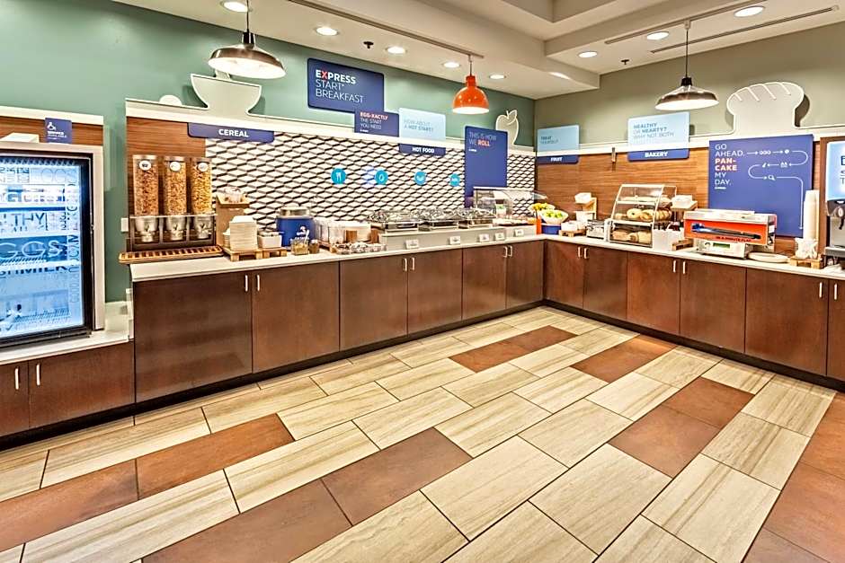 Holiday Inn Express Hotel & Suites Lake Zurich-Barrington By IHG