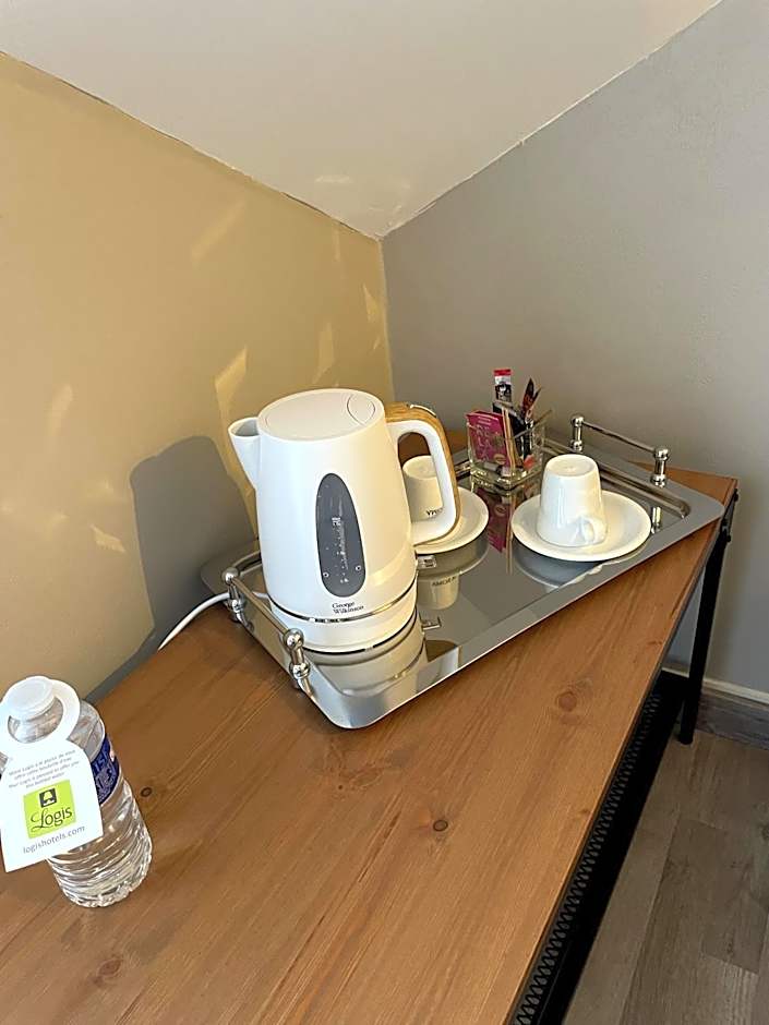 Logis Hôtel- Restaurant Le Relais Guillaume de Normandy-PARKING GRATUIT-Bornes électriques-VUE BAIE TERRASSE-Calme