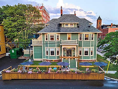 Slaymaker & Nichols Gastro House & Inn