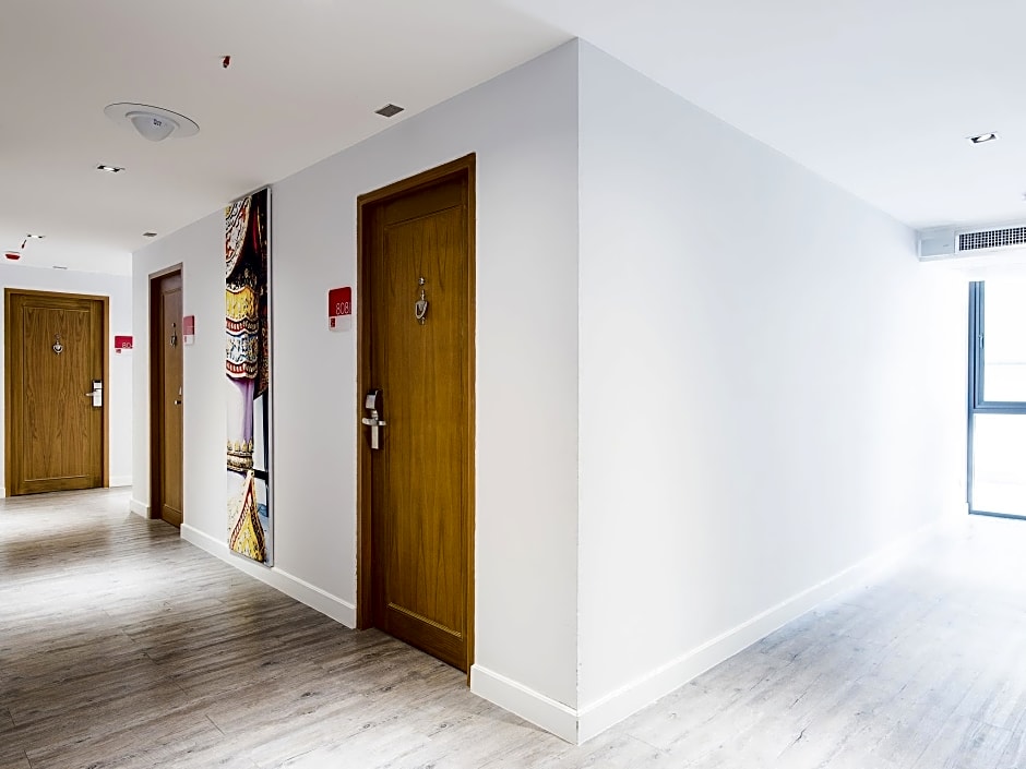 S Box Sukhumvit Hotel