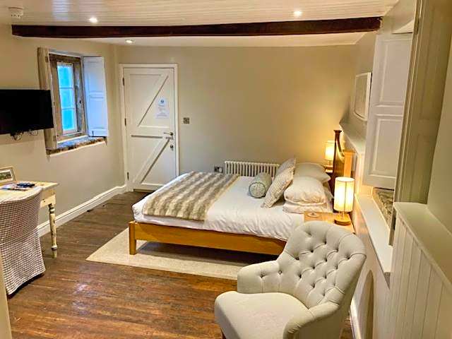 Wheelwrights Arms Country Inn & Pub