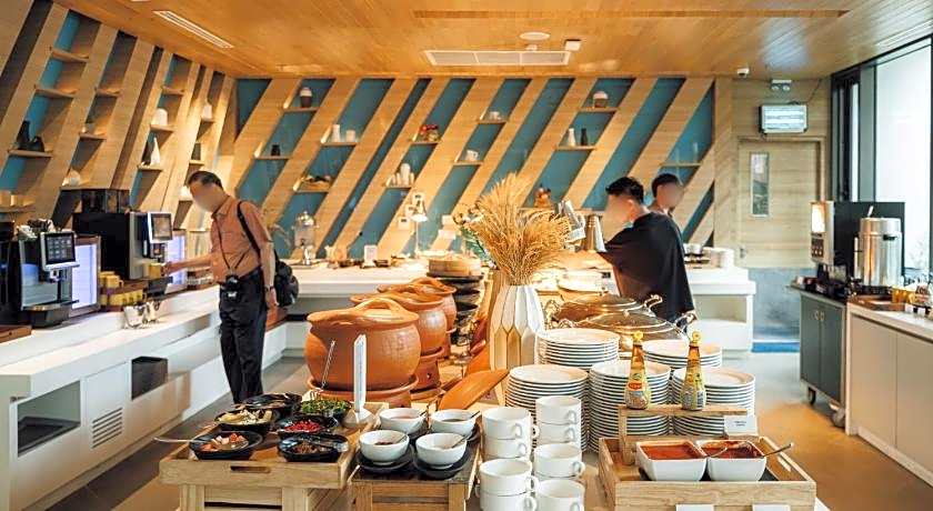 Holiday Inn Express Bangkok Soi Soonvijai By IHG