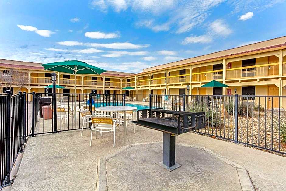 La Quinta Inn & Suites by Wyndham And Conference Center San Angelo