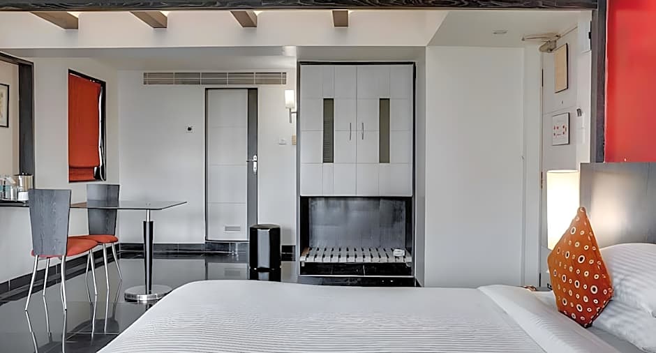 Ramee Guestline Khar Hotel