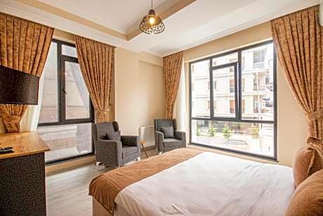 1-Bedroom Apartment with Kitchen and Terrace