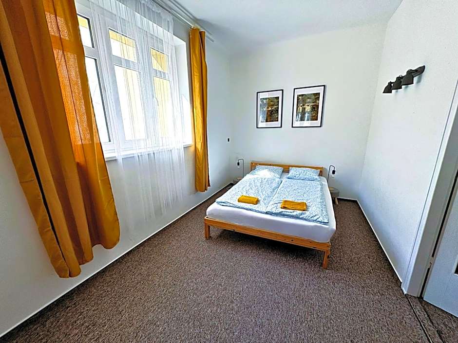 Black Style ROOMS Moravske namesti