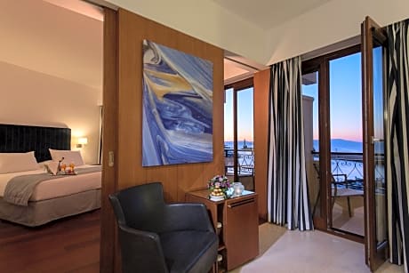 Superior Suite, Sea View (1 Queen Bed)