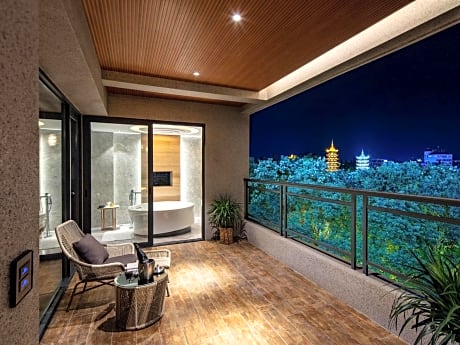 Superior Suite, Lake View