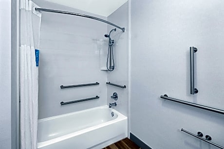1 Double Mobility Accessible Tub Nonsmoking