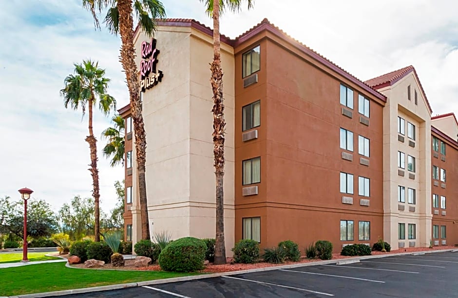 Red Roof Inn PLUS + Phoenix West