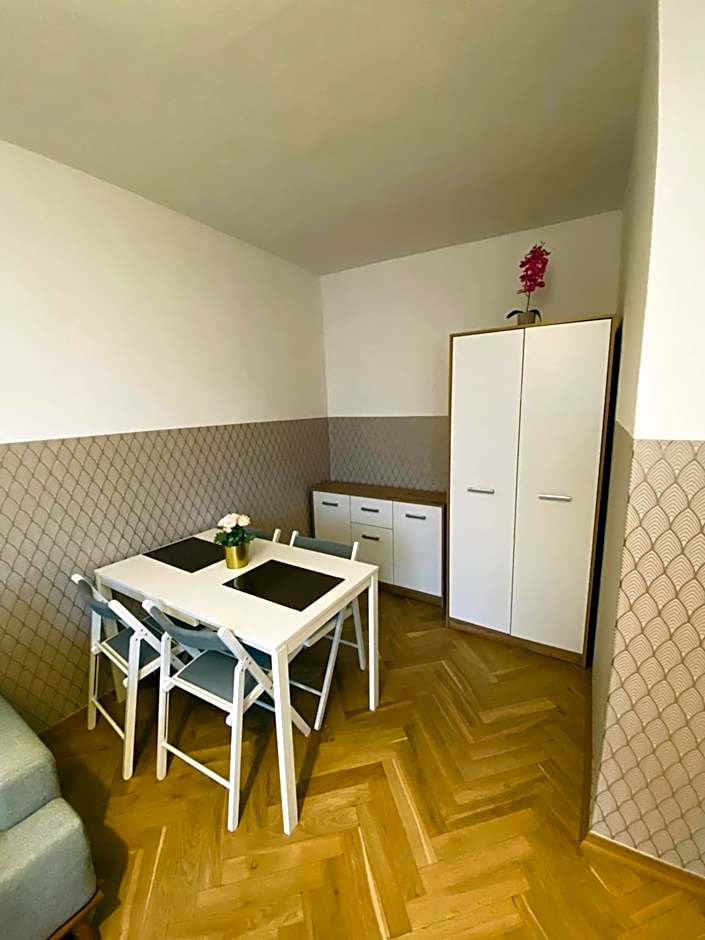 ClickTheFlat Miła Center Apart Rooms