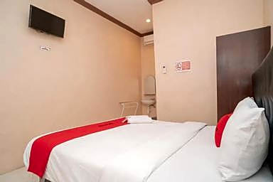 RedDoorz Syariah near Lippo Plaza Sidoarjo