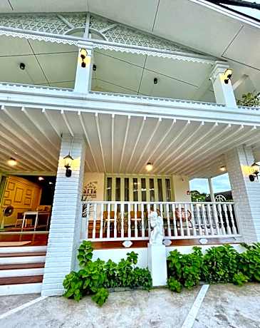 Zane Balcony House Ranong Hotel
