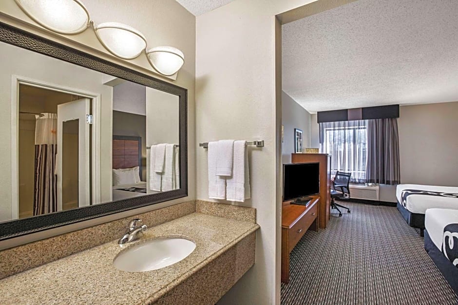 La Quinta Inn & Suites by Wyndham Little Rock North - Mccain Mall