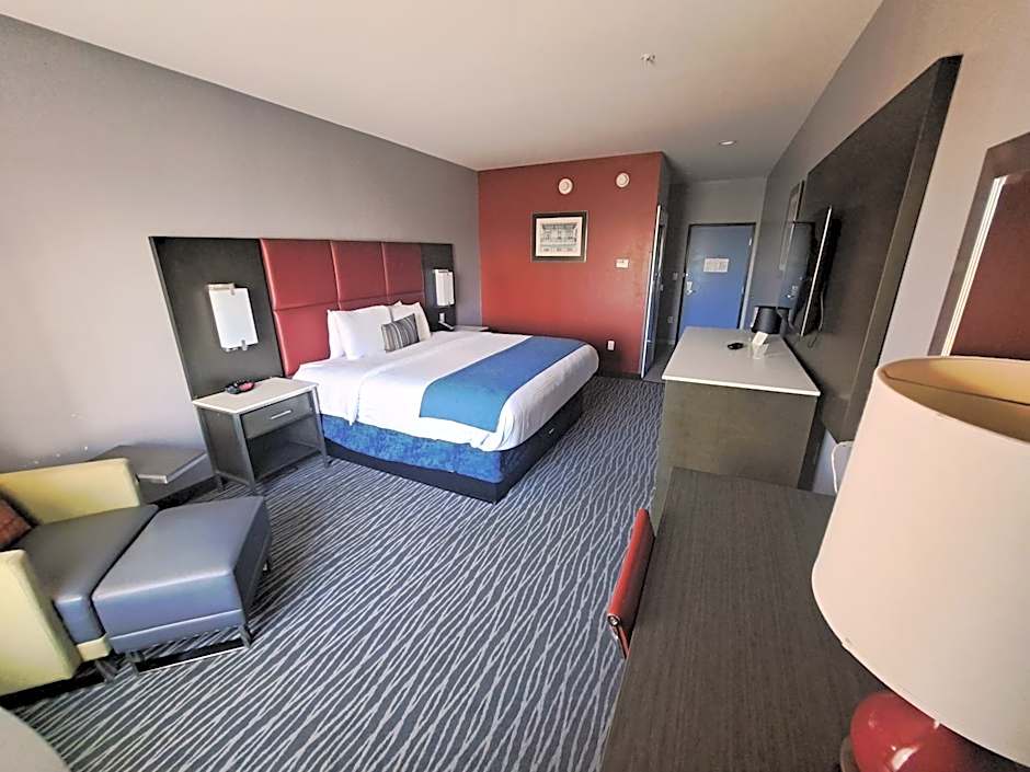 Del-Mar Airport Inn & Suites