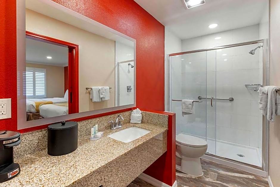 The Buena Park Hotel & Suites