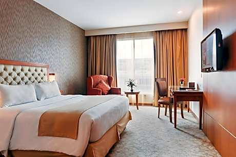 Grand Deluxe Queen Room