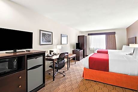 SUITE-2 KING BEDS,NSMK,2 BEDRM,FULLKITCHEN,LIVINGRM,SOFABD,FULL BREAKFAST