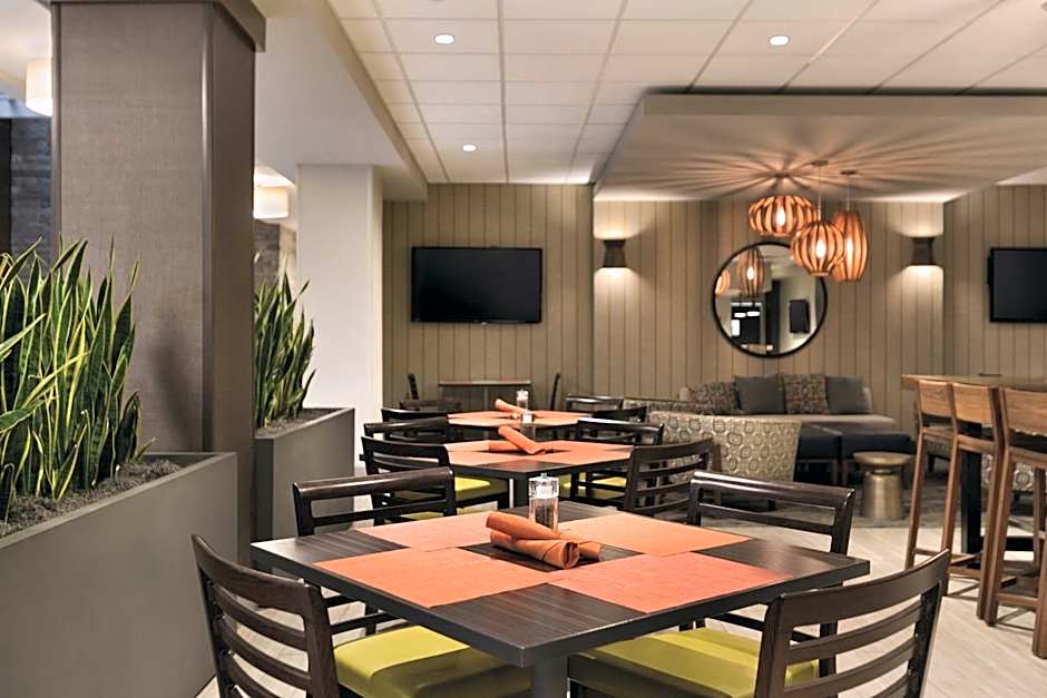 Embassy Suites by Hilton Bloomington / Minneapolis