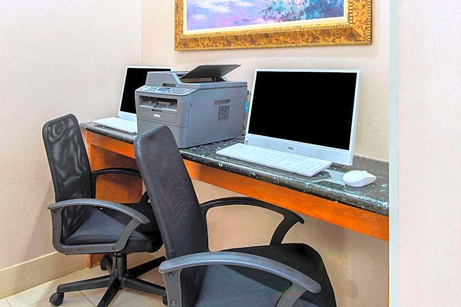 La Quinta Inn & Suites by Wyndham Gainesville