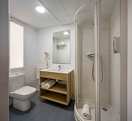 ONE BEDROOM APARTMENT TWIN BEDS