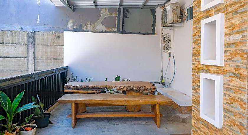 RedDoorz near Majapahit Semarang