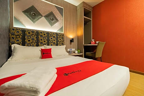 RedDoorz Plus near Nagoya Hill Batam 6